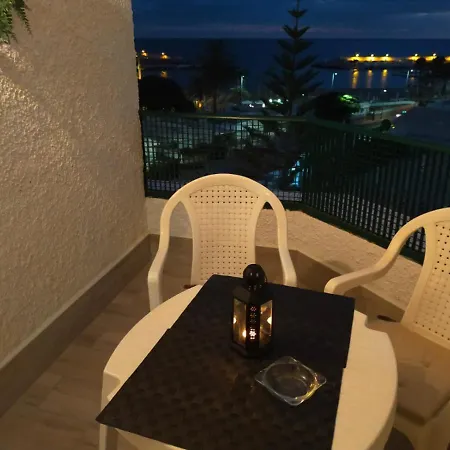 Sol Y Cielo Estrellado En Balcon דירה *